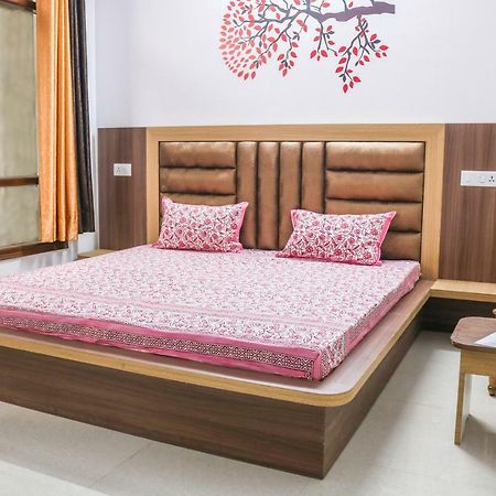 Sai Alok Homestay Шимла Екстериор снимка
