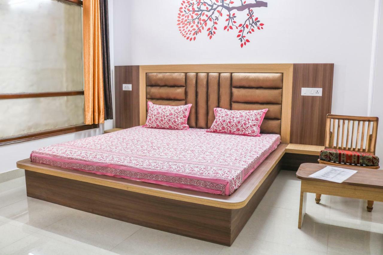 Sai Alok Homestay Шимла Екстериор снимка