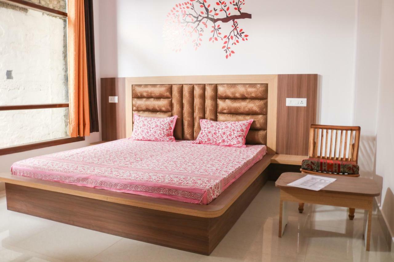 Sai Alok Homestay Шимла Екстериор снимка